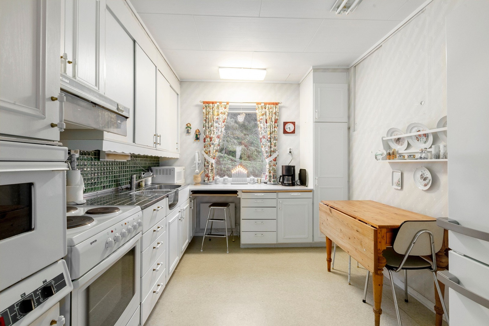 Kjøkkenet er på 9 kvm og er i dag adskilt fra stue og spisestue. Galleribilde