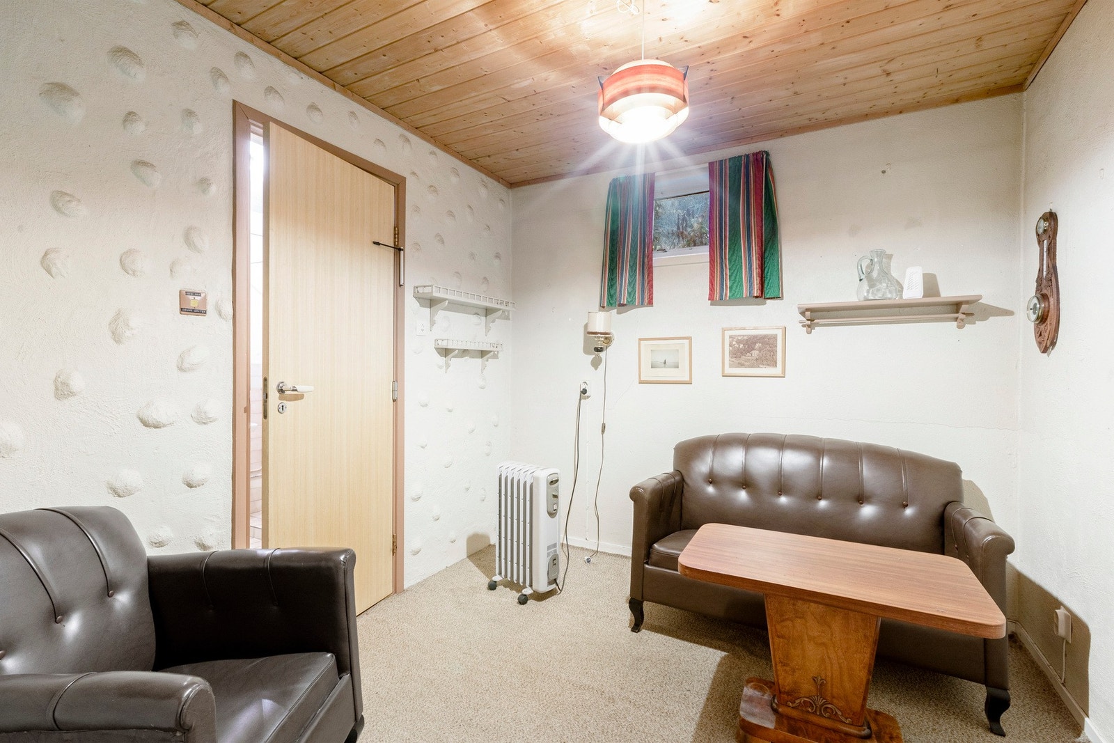 Stue/gang på 8 kvm med bad/fyrrom innenfor. Galleribilde