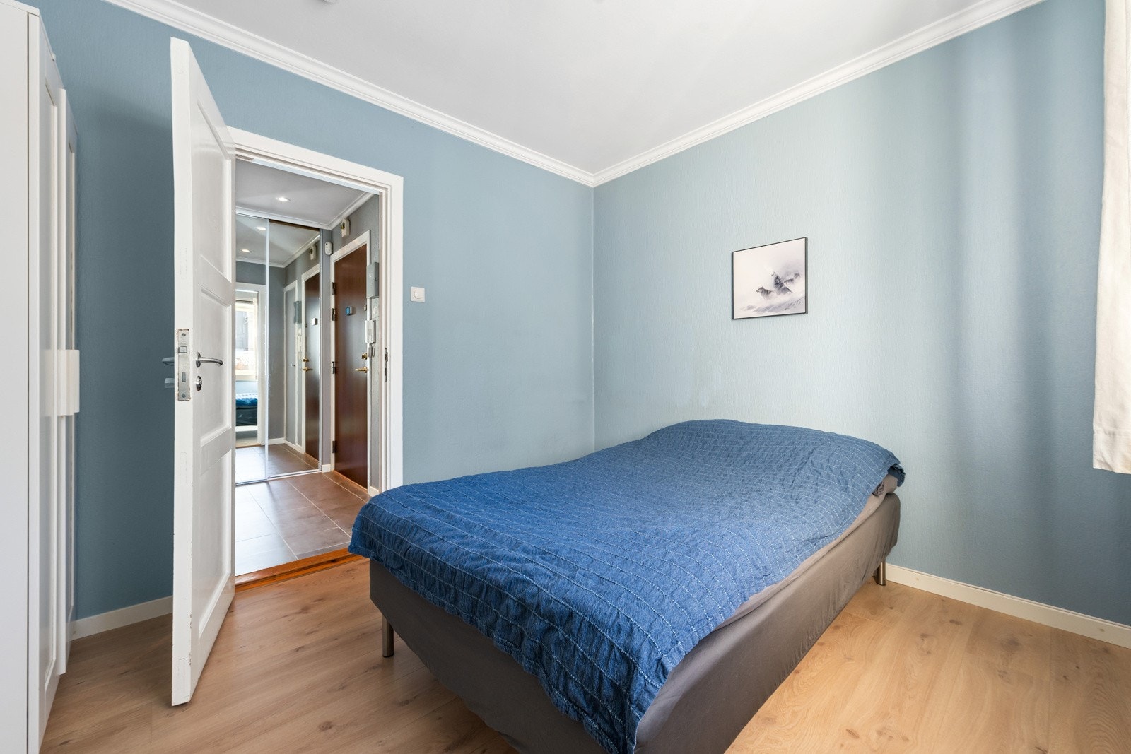 Soverom 2 har god plass til garderobeløsninger. Galleribilde