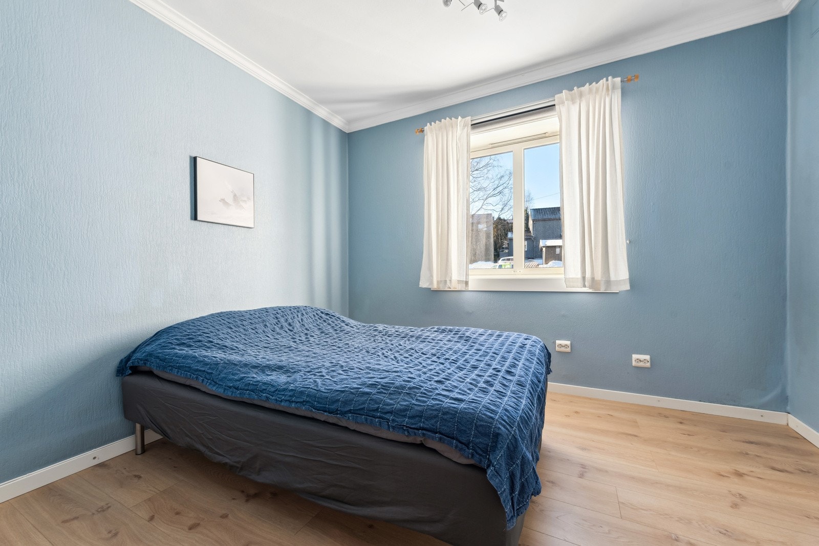 Soverom 2 er også av god størrelse. Rommet kan nyttes som hovedsoverom om det er ønskelig. Galleribilde