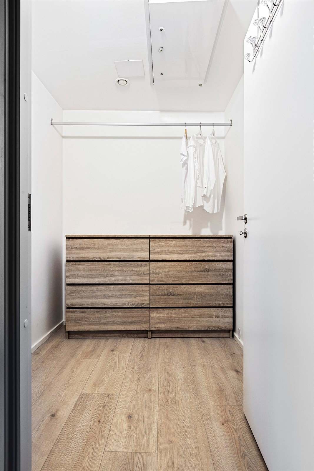 Bod med god plass til oppbevaring. Galleribilde