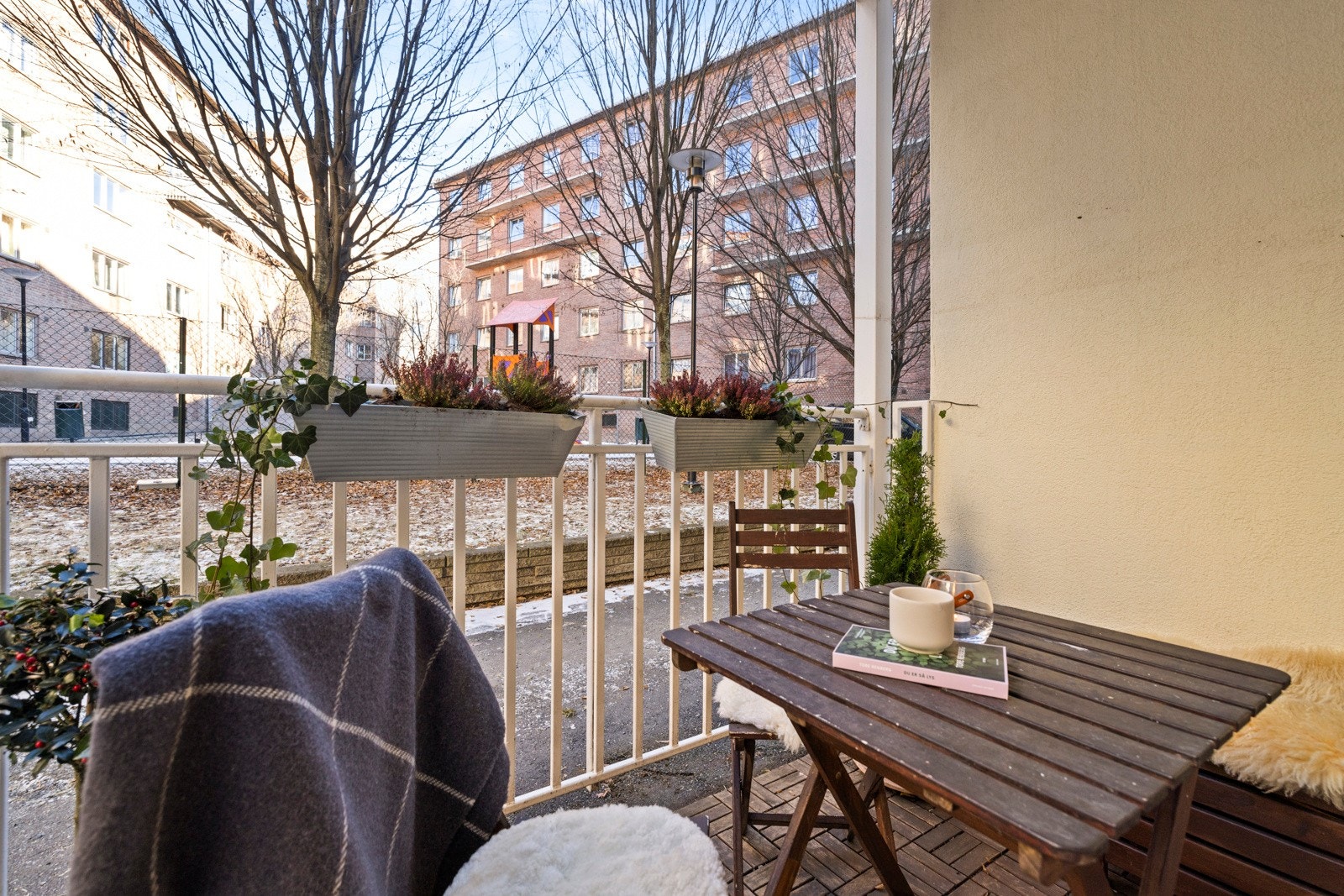 Pen nordvendt markterrasse på 4,7 kvm med plass til utemøblement. Galleribilde