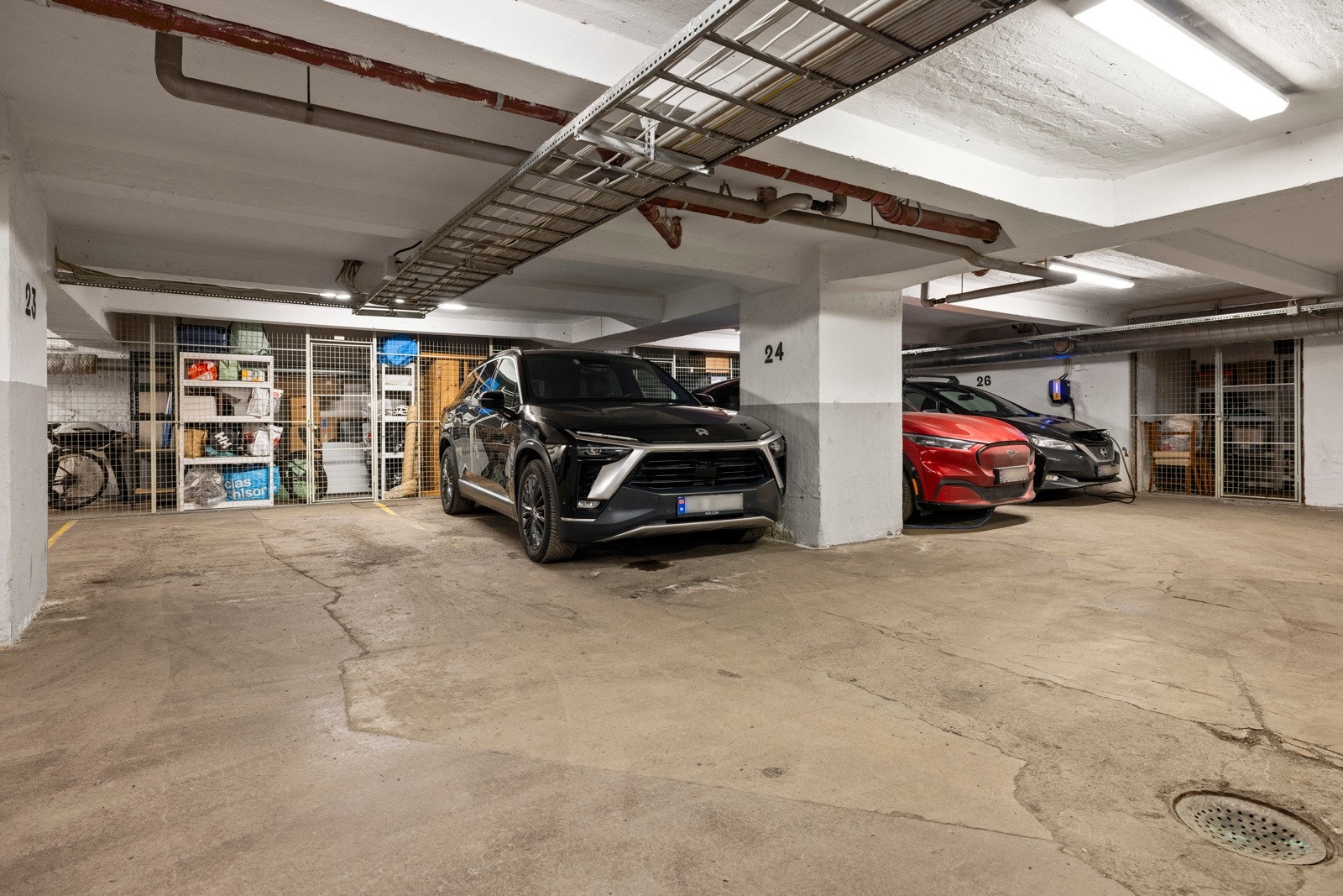 Sameiet disponerer 26 garasjeplasser med lademuligheter til utleie. Galleribilde