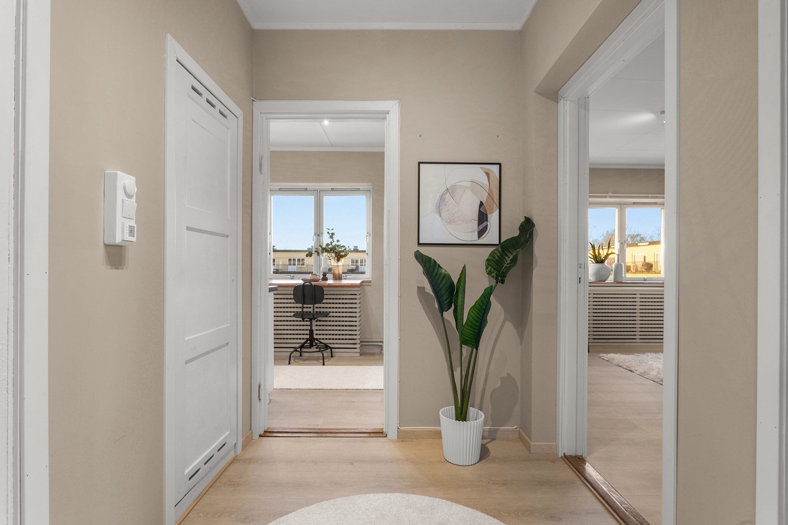 Boligen har et pent separat kjøkken. Galleribilde