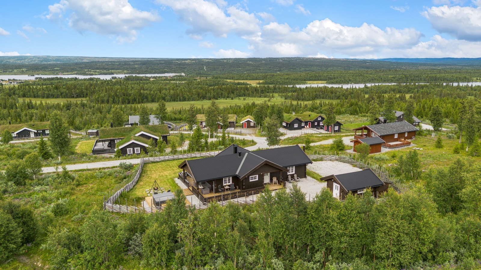 Kort vei ned til Tisleifjorden og Ørteren for fiske eller bare en rolig rotur med kano eller kajakk. Båtutleie nede ved Oset om man ønsker dette. Galleribilde