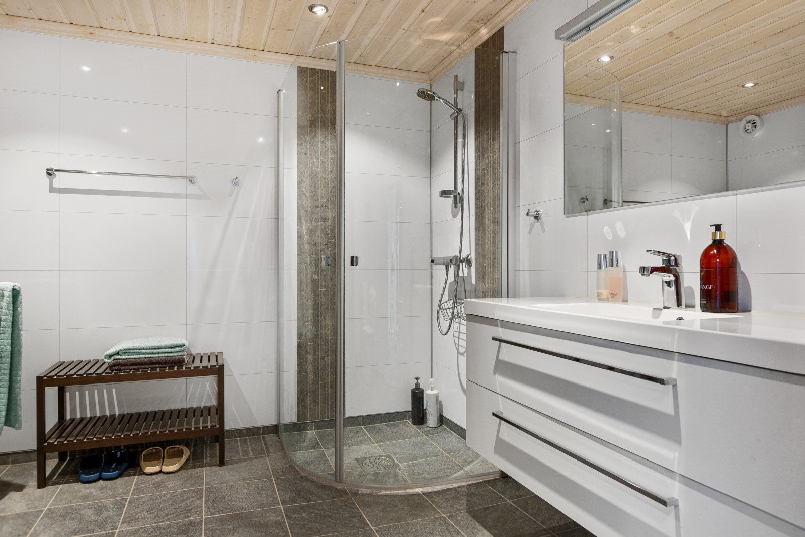 Stor og delikat bad med god plass. Galleribilde