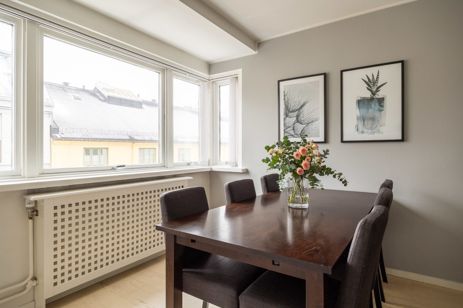 Oppvarming, varmtvann og internett er inkludert i felleskostnadene. Galleribilde