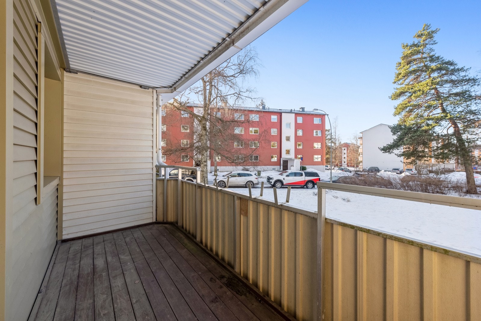 Vestvendt balkong på 6 kvm med ettermiddags- og kveldssol. Galleribilde