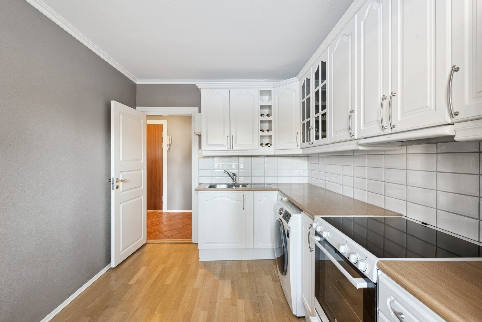 Romslig og velfungerende kjøkken med nytt røropplegg fra 2009. Galleribilde