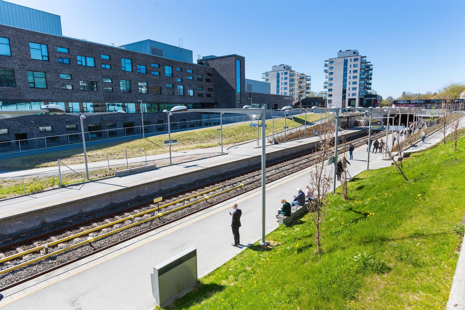 Offentlig transport er lett tilgjengelig, med Hasle T-banestasjon kun en kort spasertur unna. Galleribilde