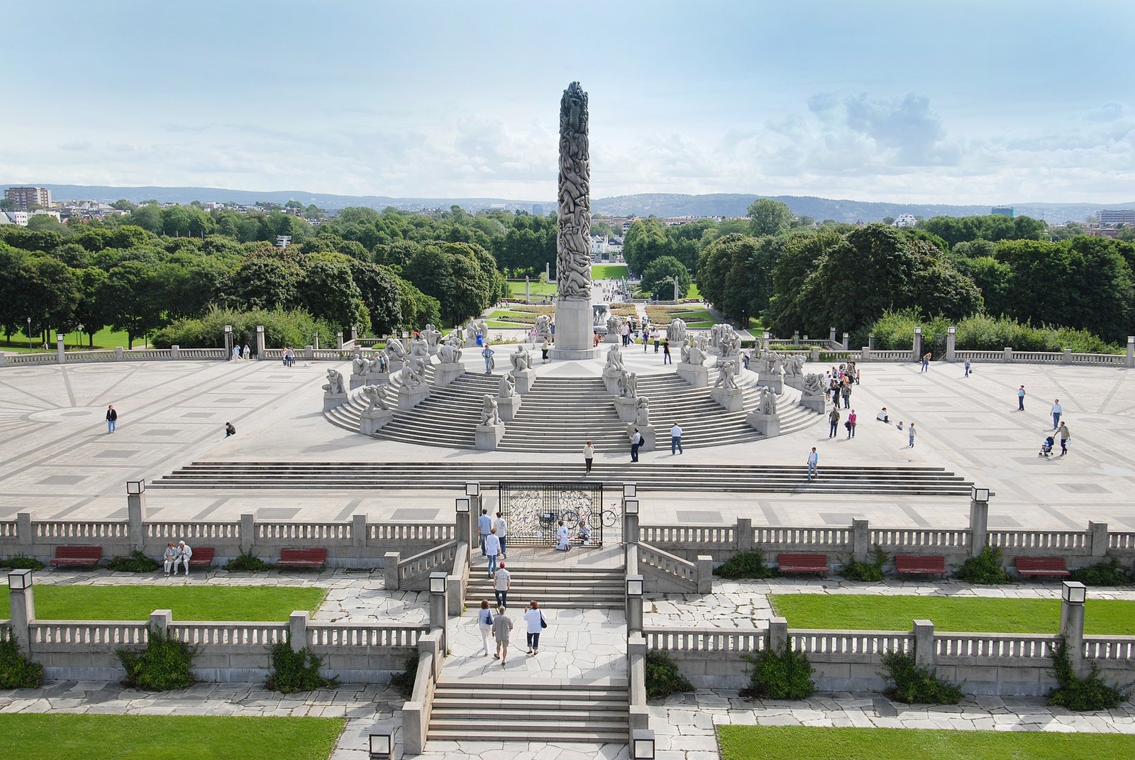 Kort vei til Frognerparken og det er en fin spasertur til Majorstuen i grønne omgivelser Galleribilde