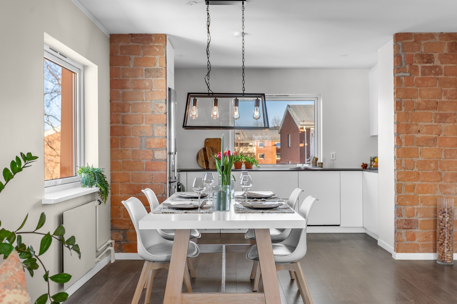 PrivatMegleren Primera v/Ingrid L. Eriksson har gleden av å presentere Karl Staaffs Vei 62. Galleribilde