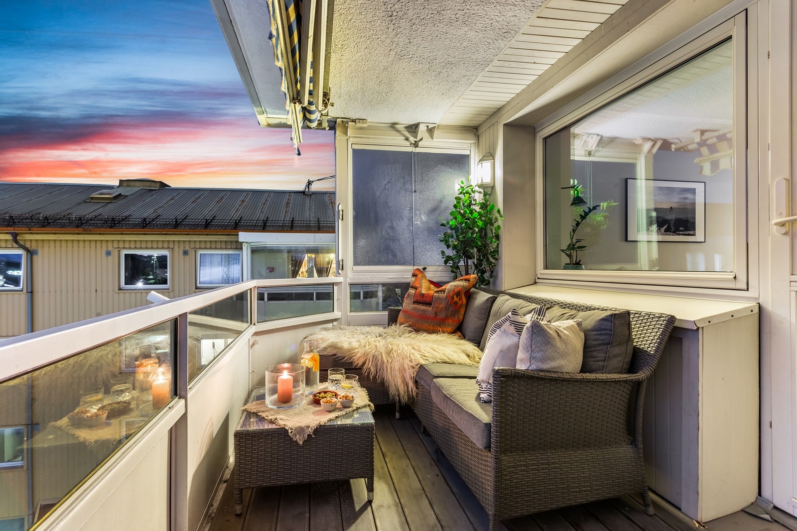 Balkongen er også utstyrt med en motorisert markise som gir skygge på solrike dager. Galleribilde