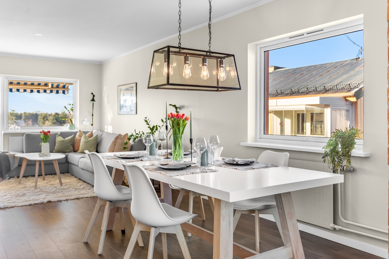 Leiligheten holder en god standard fra 2017 med tidløse, delikate farge- og materialvalg. Galleribilde