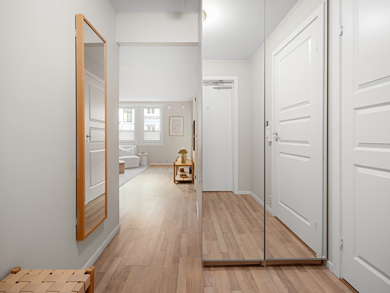 En innbydende inngang som skaper et varmt og velkommende førsteinntrykk. Galleribilde