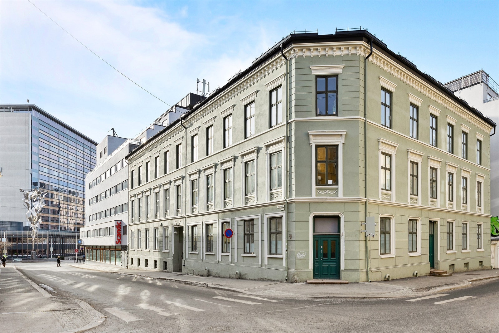 Velkommen til denne flotte andelsleiligheten som tilhører Langes Gate 4 og 6 Borettslag, beliggende i den attraktive bydelen St. Hanshaugen. Galleribilde