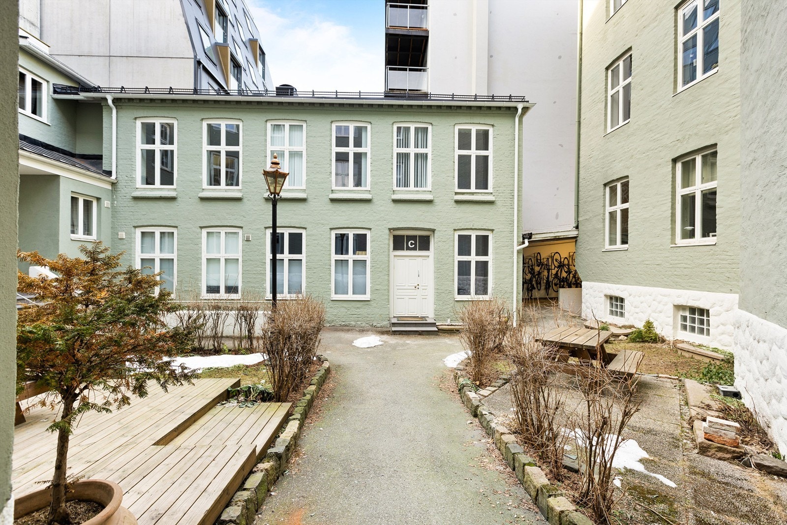 Beliggende mot en rolig bakgård på St. Hanshaugen, får du en fredelig atmosfære samtidig som du er nær alle byens fasiliteter. Galleribilde