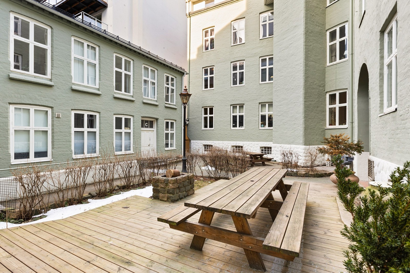 Hyggelige uteområder på borettslagets fellesareal. Galleribilde