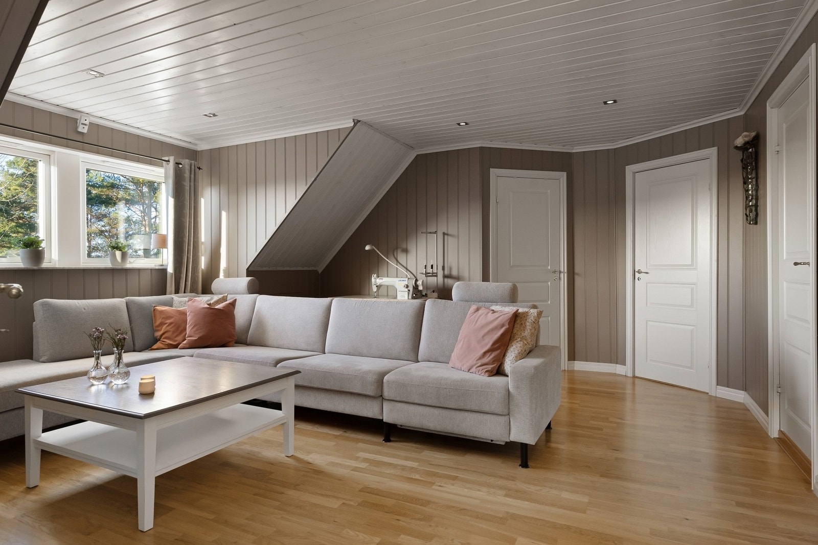 I boligens 2. etasje har du loftstue, 3 soverom, walk-in closet og bad. Galleribilde