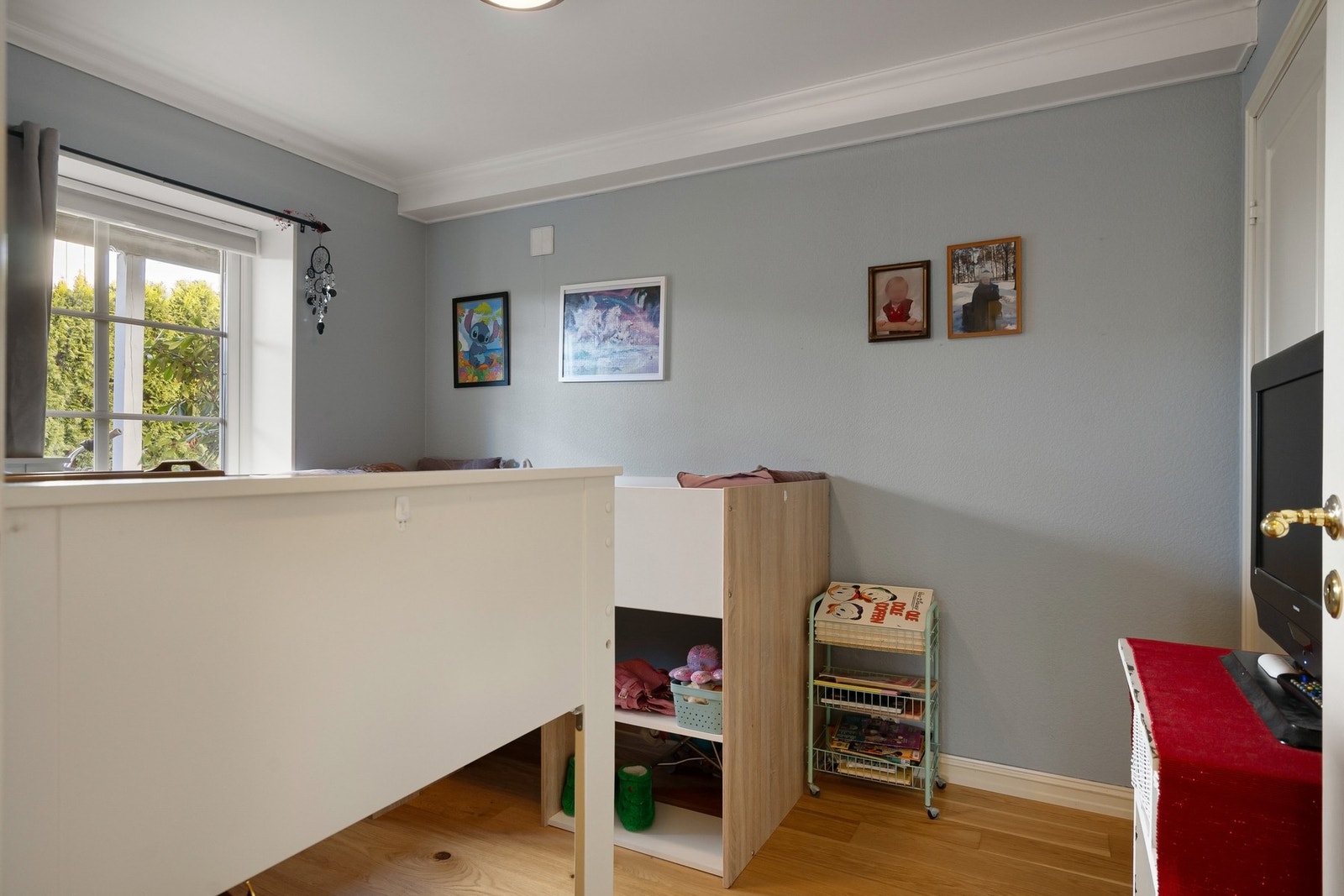 Soverom 2 i utleiedelen med tilknyttet bod. Galleribilde