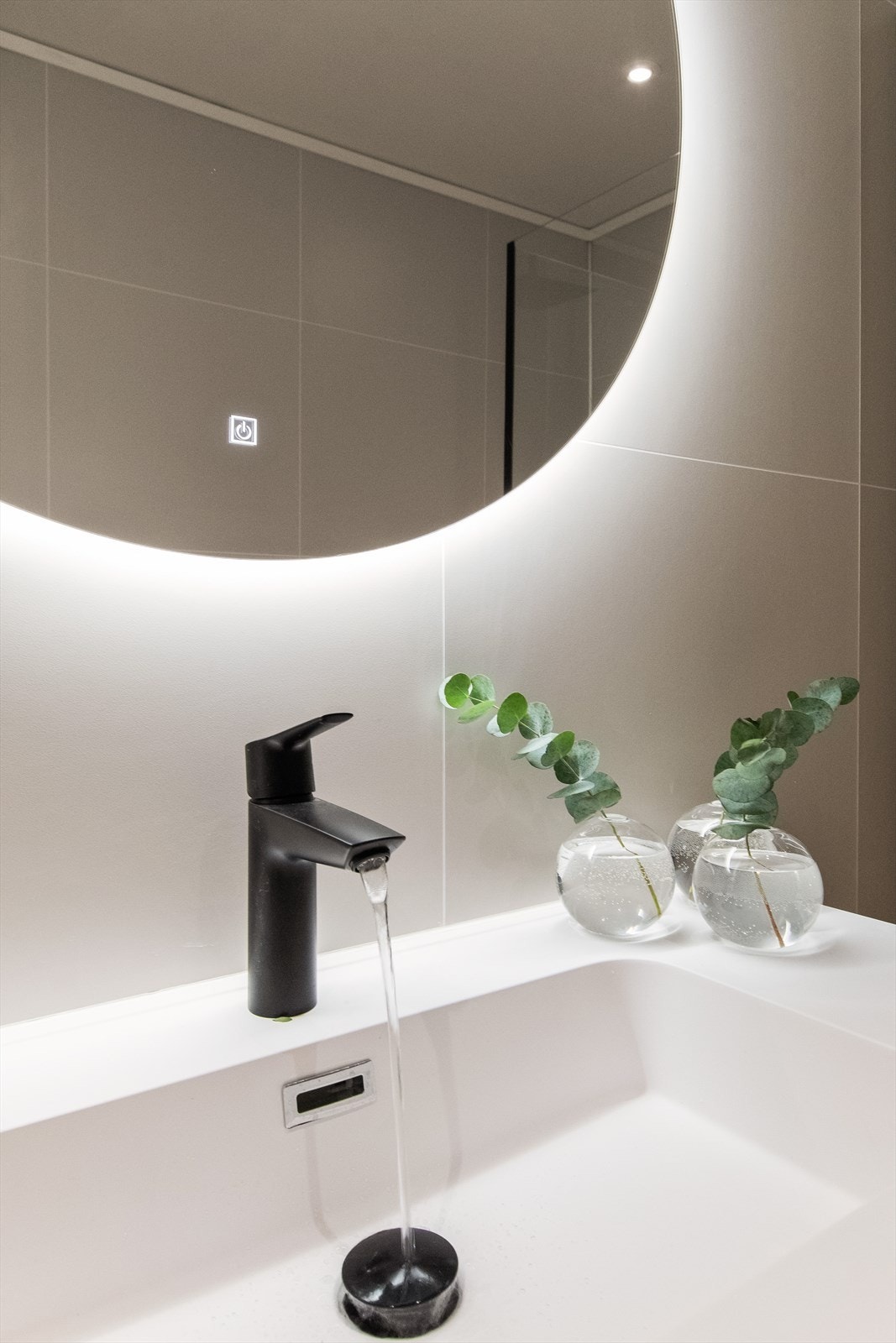 Heldekkende vask med ettgreps batteri! Galleribilde