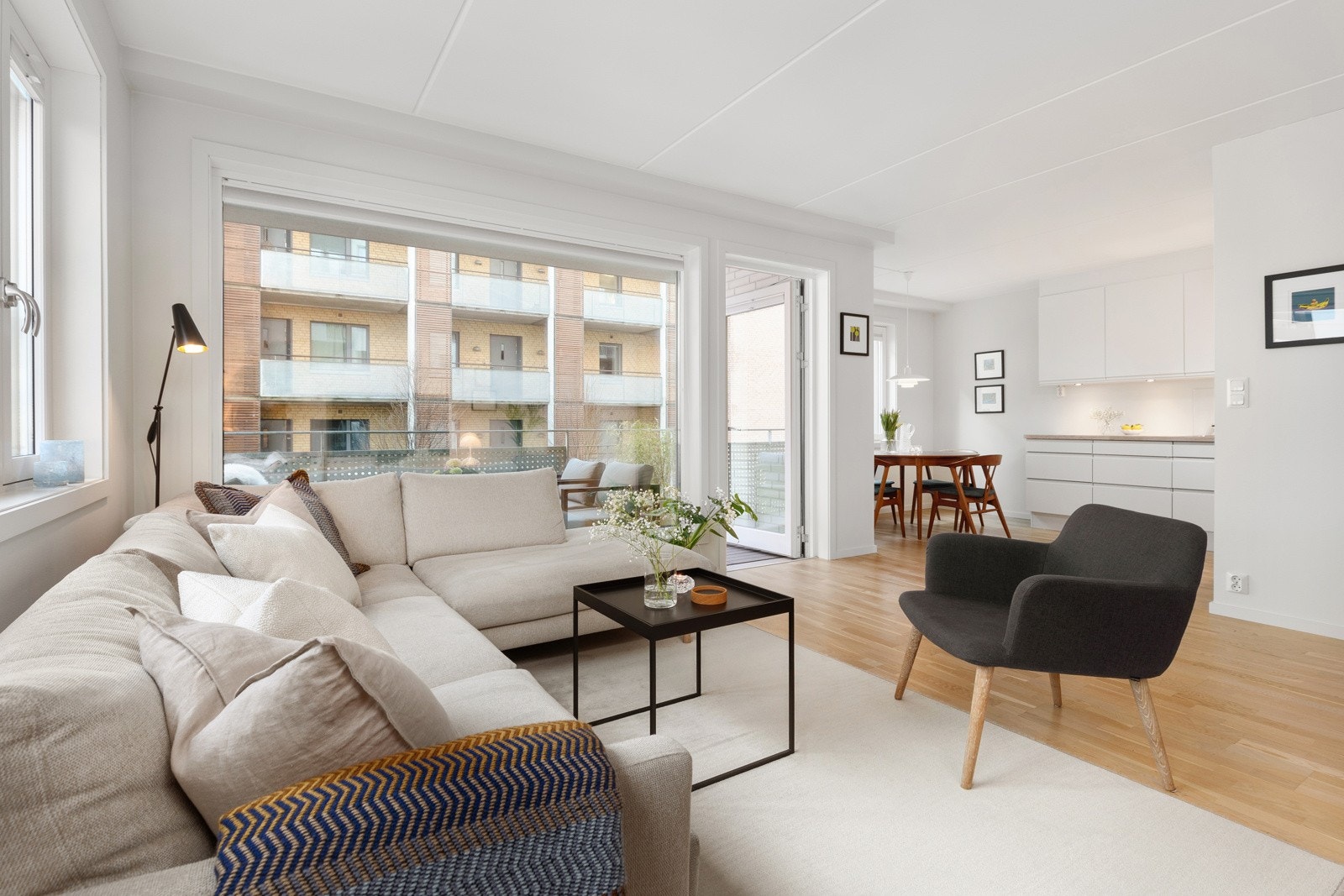 Det er vannbåren varme i gulv, tilknyttet felles varmepumpe Galleribilde