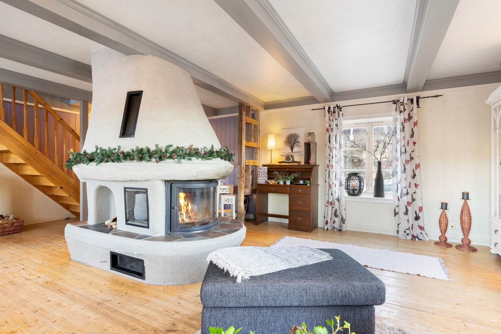 Stue med vedfyring Galleribilde