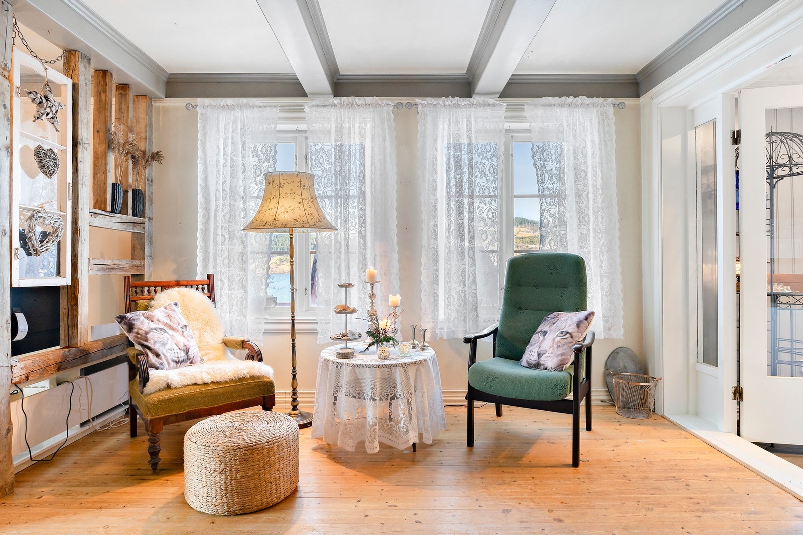 Velkommen til Rimstadvegen 3 - Stue med utsikt mot fjorden Galleribilde