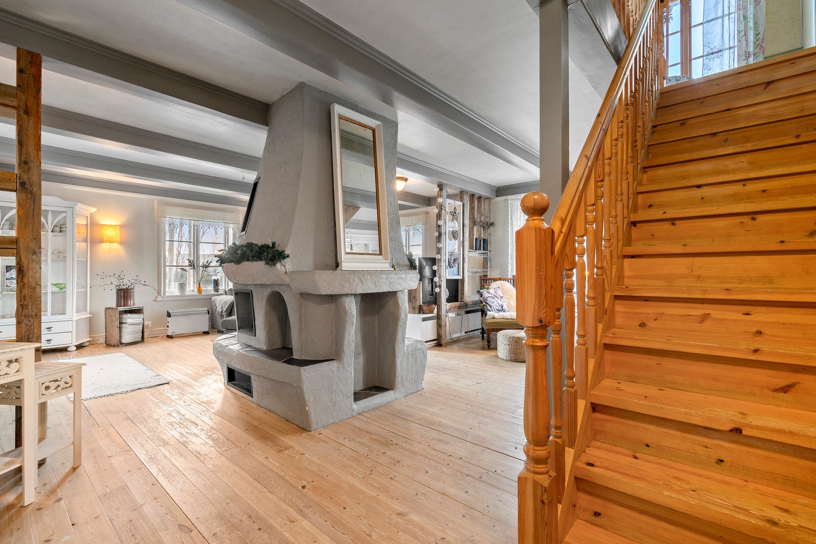 Trapp til 2. etasje Galleribilde