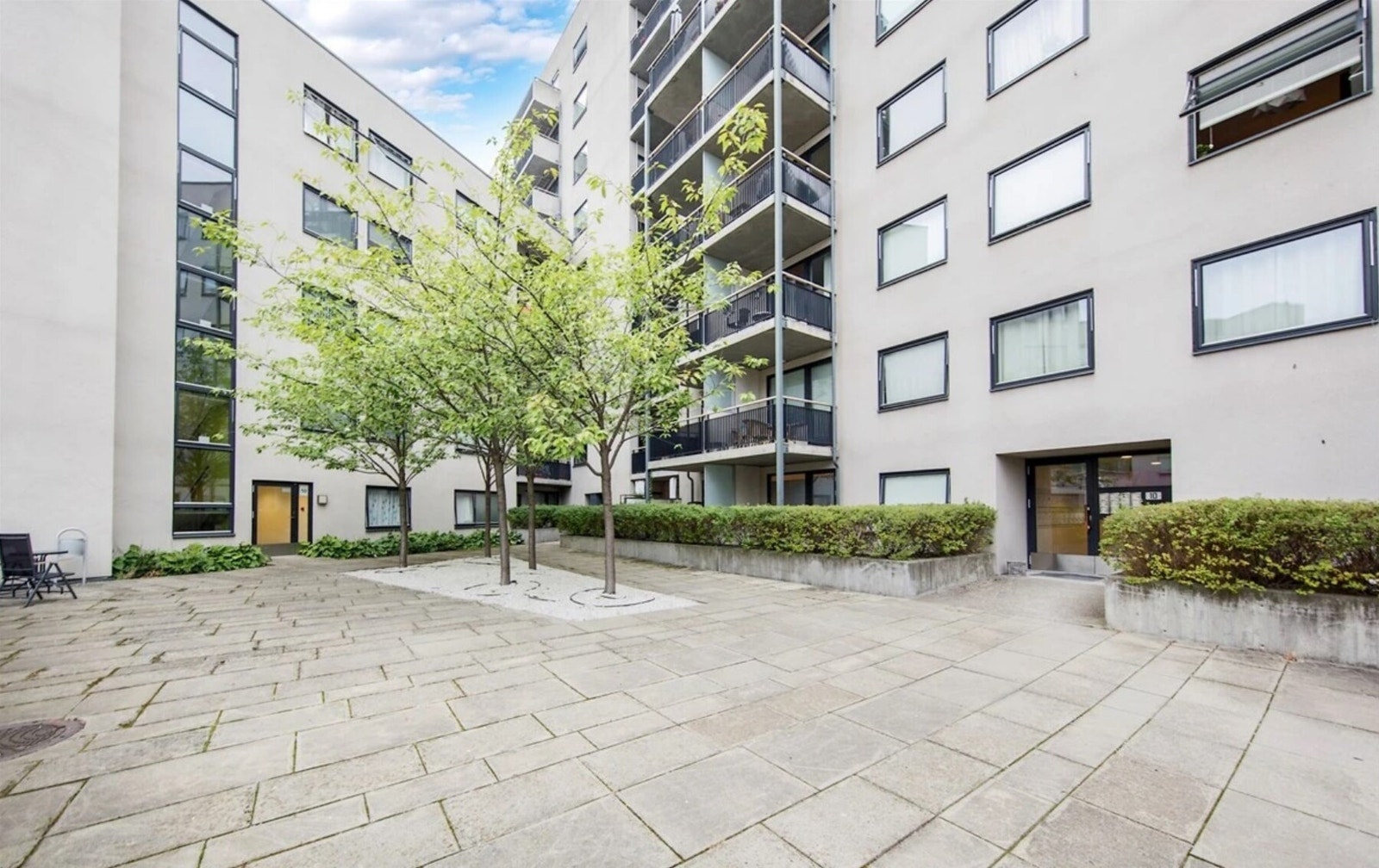 Inngang Jess Carlsens gate 10 - velkommen på visning! Bilde fra tidligere salg. Galleribilde