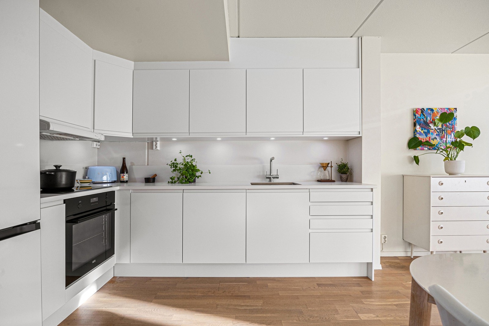 Hvitevarer medfølger handelen. Galleribilde