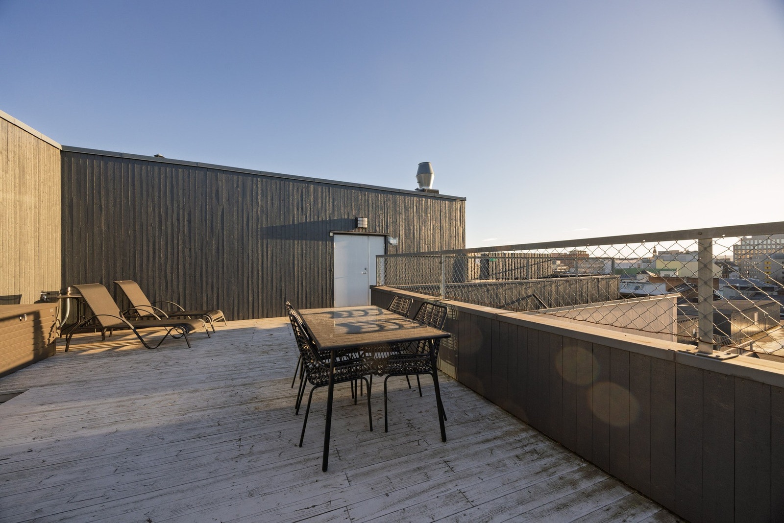 Takterrassen har panoramautsikt og byr på sol hele dagen. Galleribilde