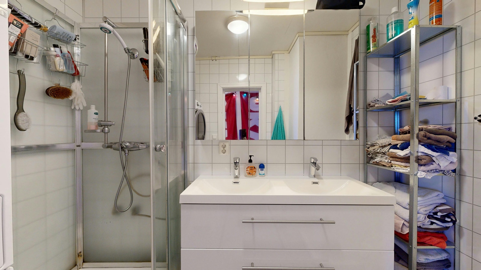 Bad med dobbeltservant Galleribilde