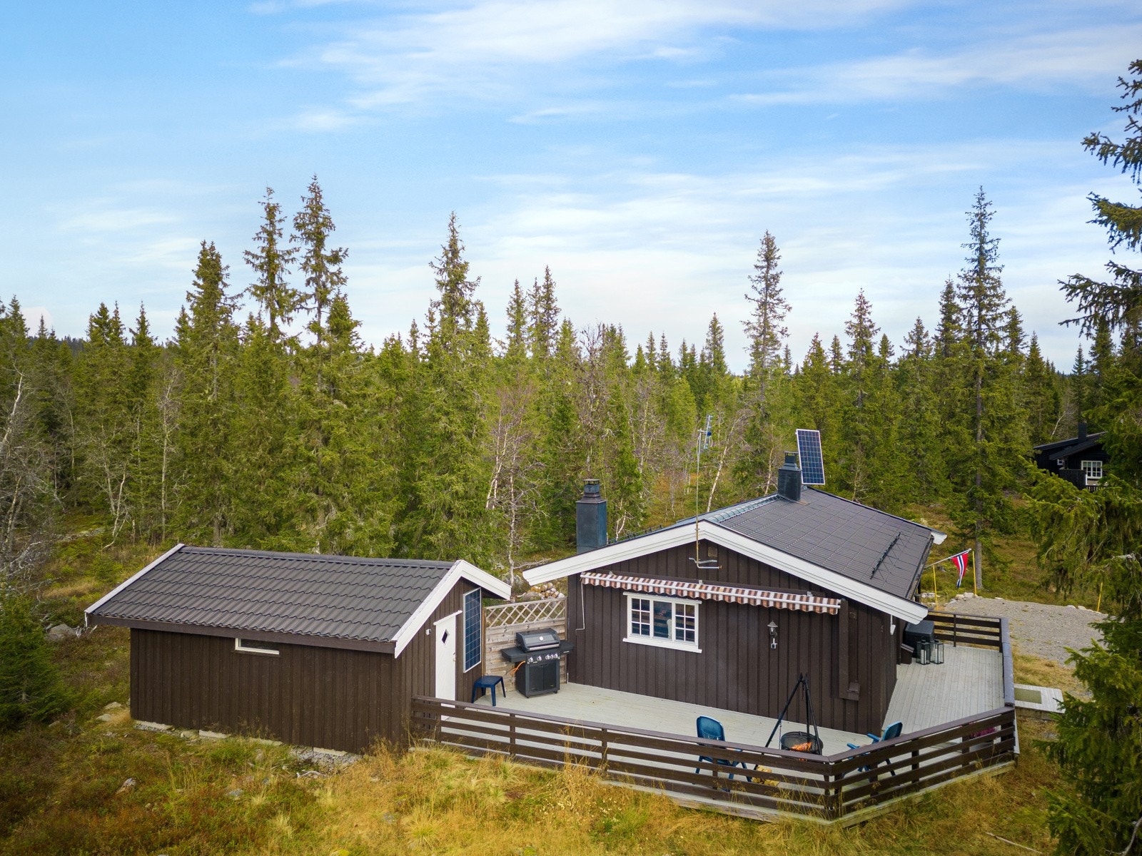 Hytta ligger på populære Bjønnåsen. Hytteområdet har fantastiske turforhold både på sommeren og vinteren. Galleribilde