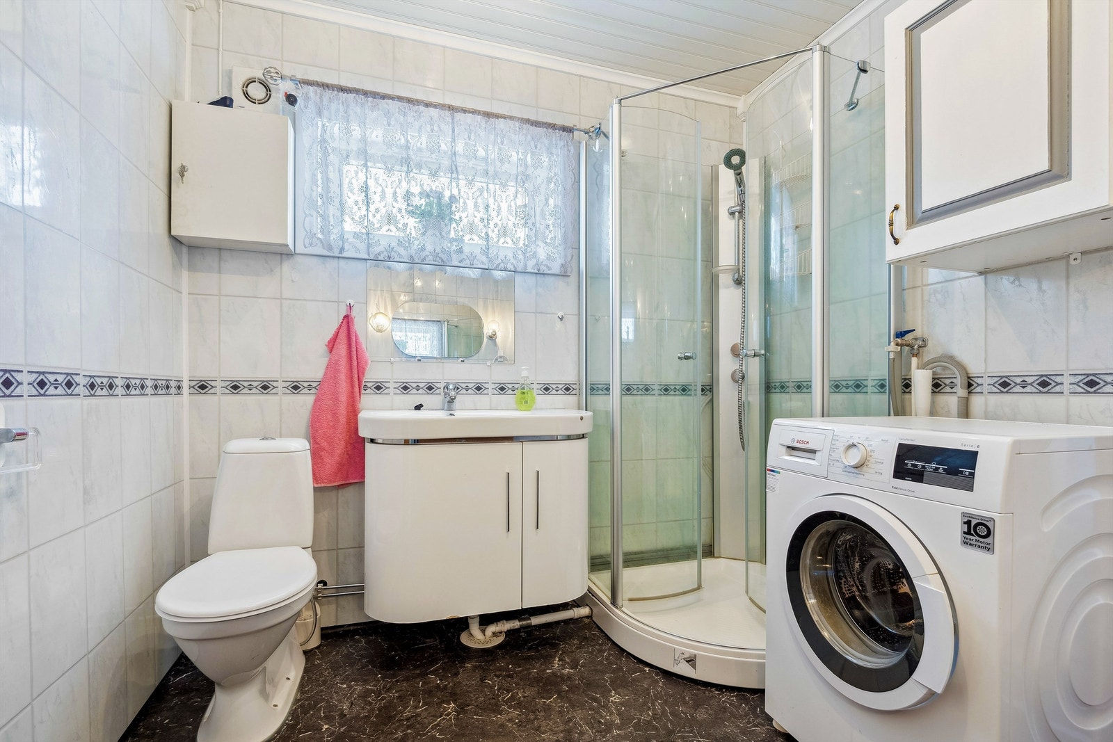 Bad 1. etasje Galleribilde