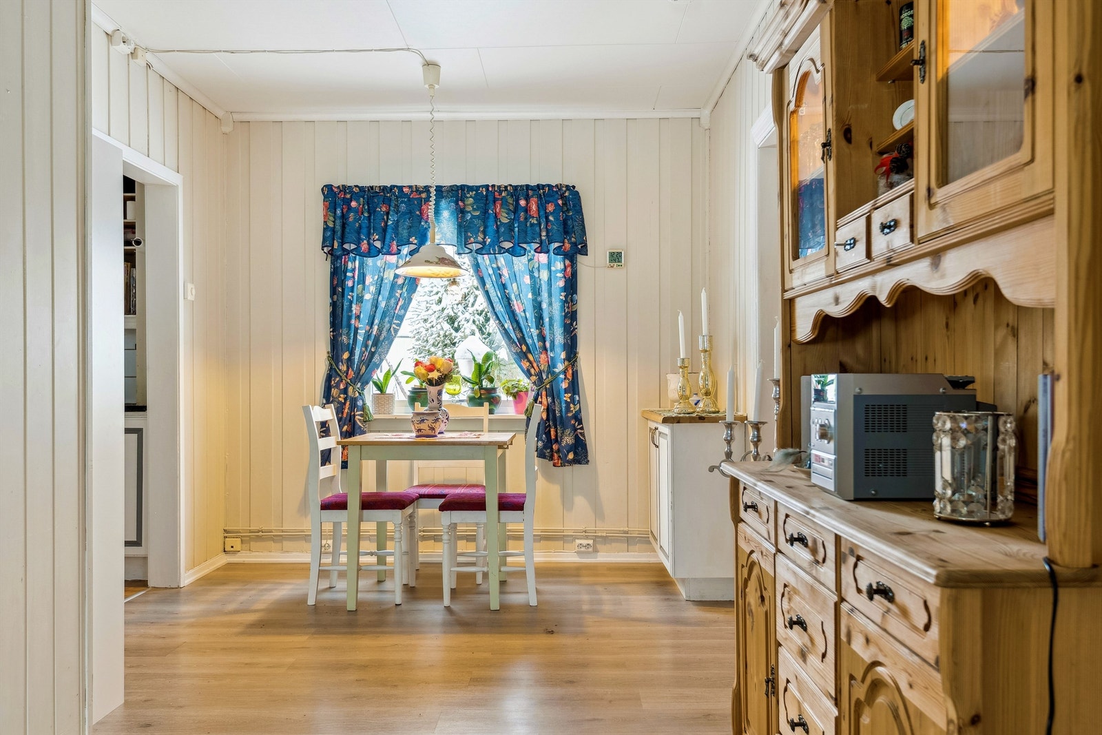 Plass for eget spisemøblement i tilknytning til kjøkkenet Galleribilde