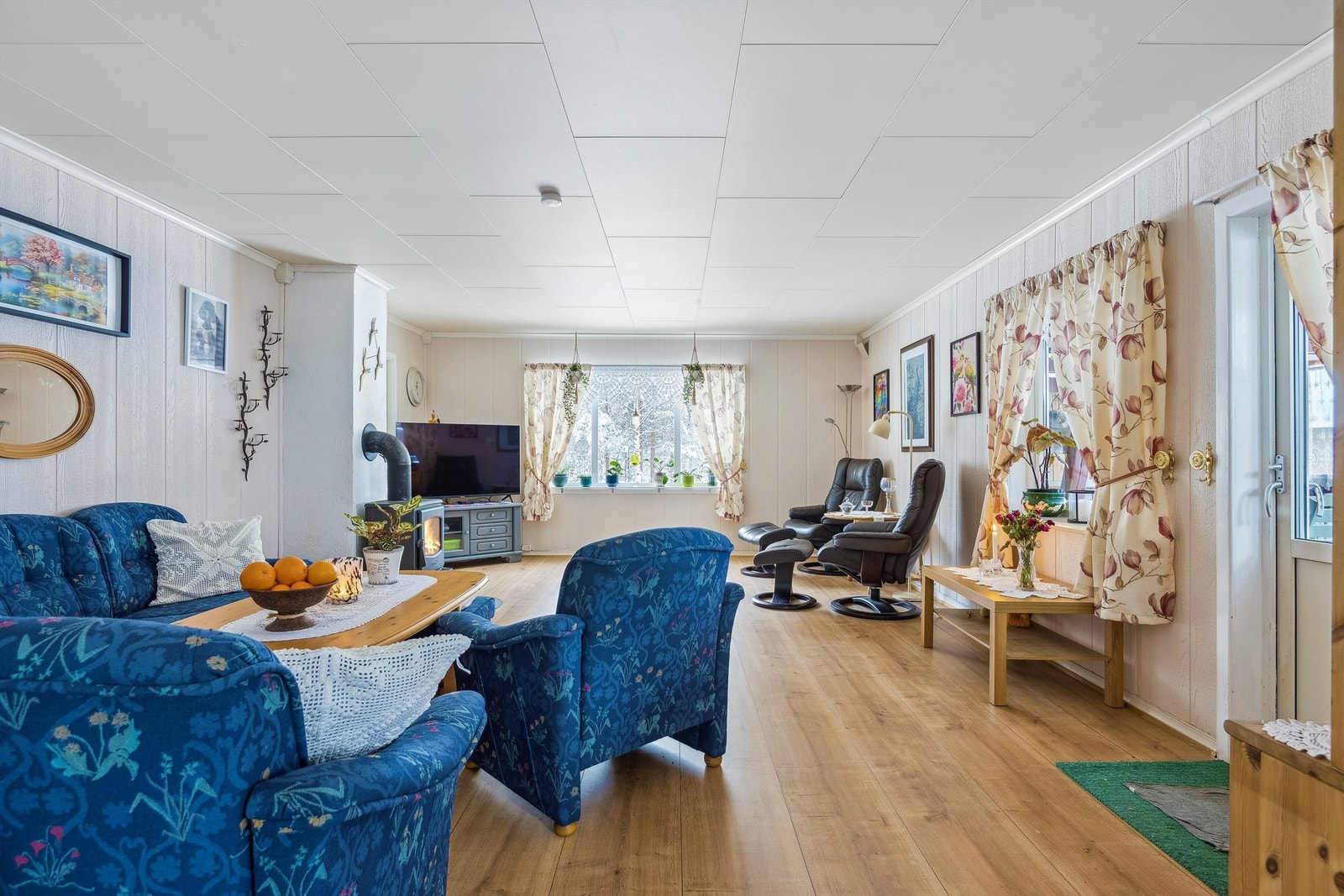 Utgang til overbygget veranda mot sørøst Galleribilde