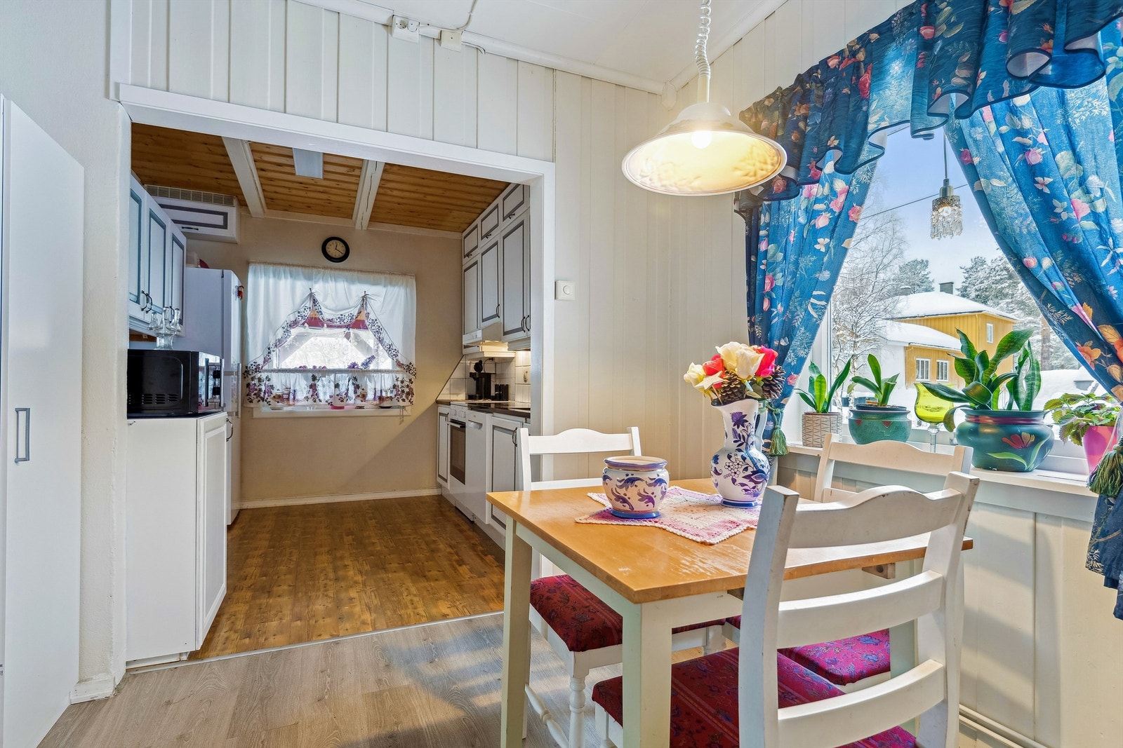 Kjøkken og spiseplass Galleribilde