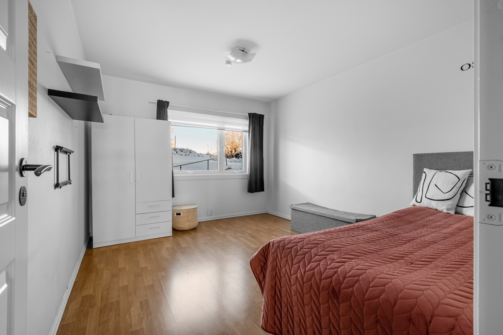 Det er montert garderobeskap på alle rom. Galleribilde