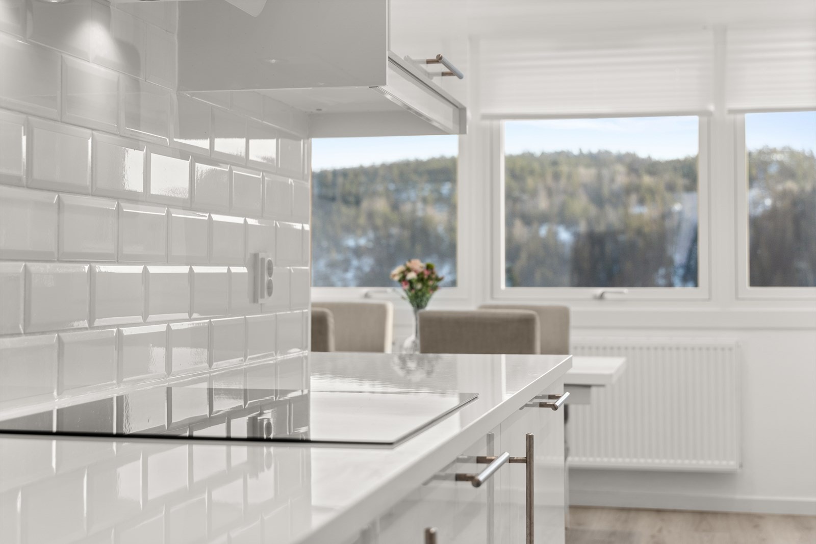 Lekre flisfelt over kjøkkenbenk Galleribilde