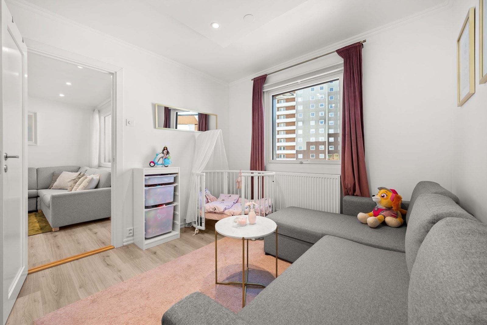 Soverom 2 er også av fin størrelse og passer perfekt som kontor, gjesterom eller barnerom Galleribilde