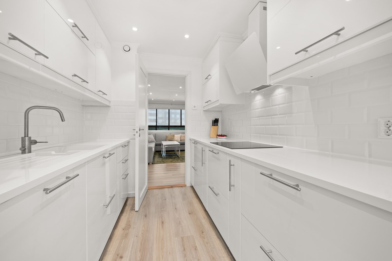 Godt med arbeidsplass på benkeplate Galleribilde