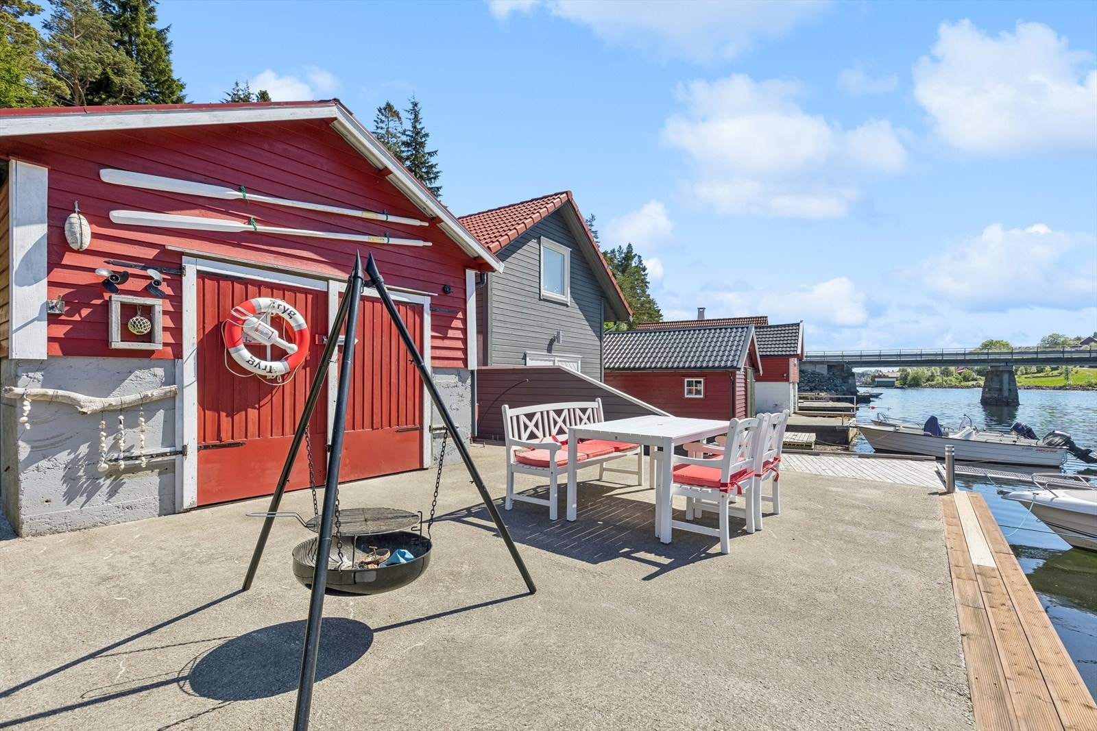 Naustet har innlagt vann og strøm. Galleribilde