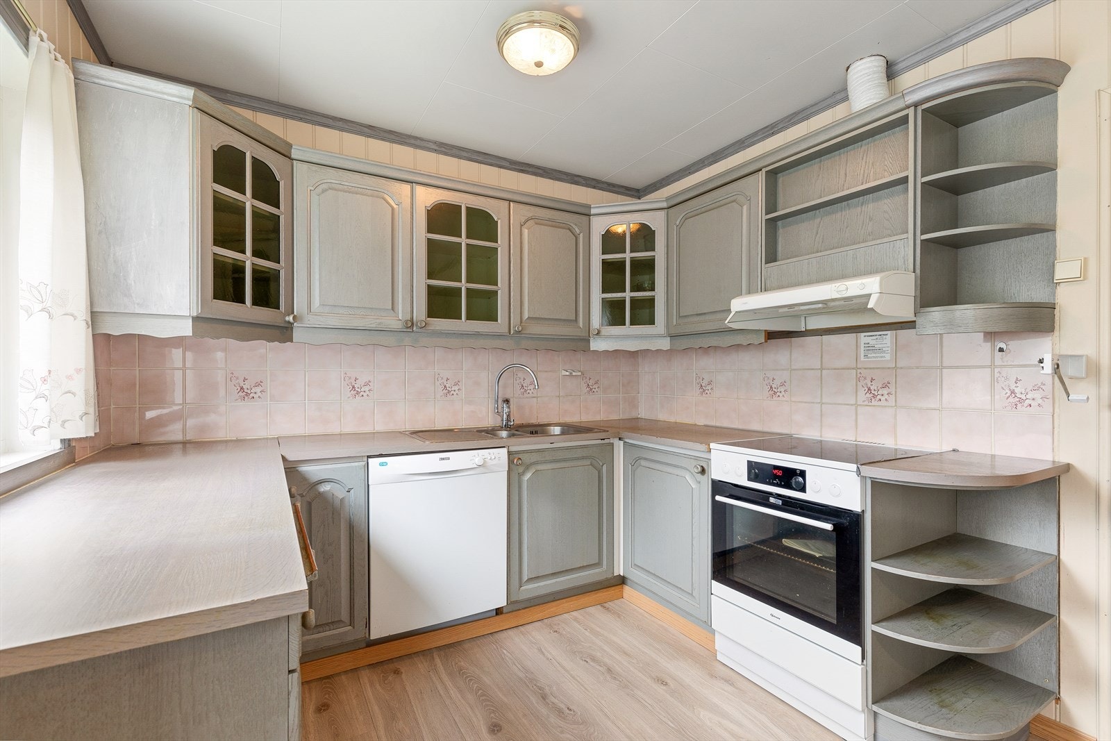 Kvitevarer medfølger handelen. Galleribilde