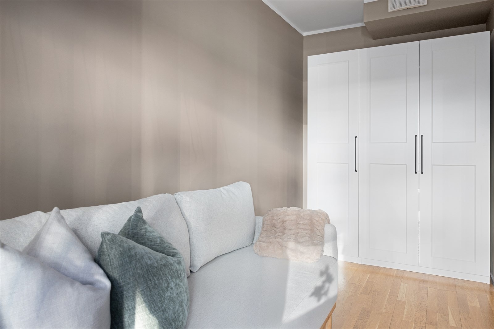 Soverom 2 passer også perfekt som gjesterom eller kontor. Galleribilde