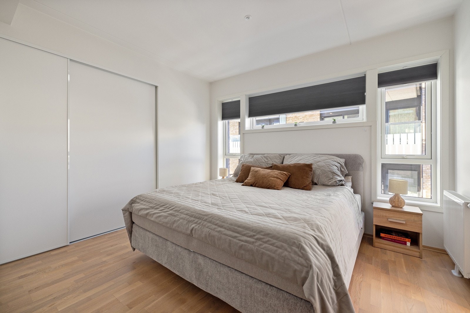 Master soverom har eget walk-in closet. Galleribilde