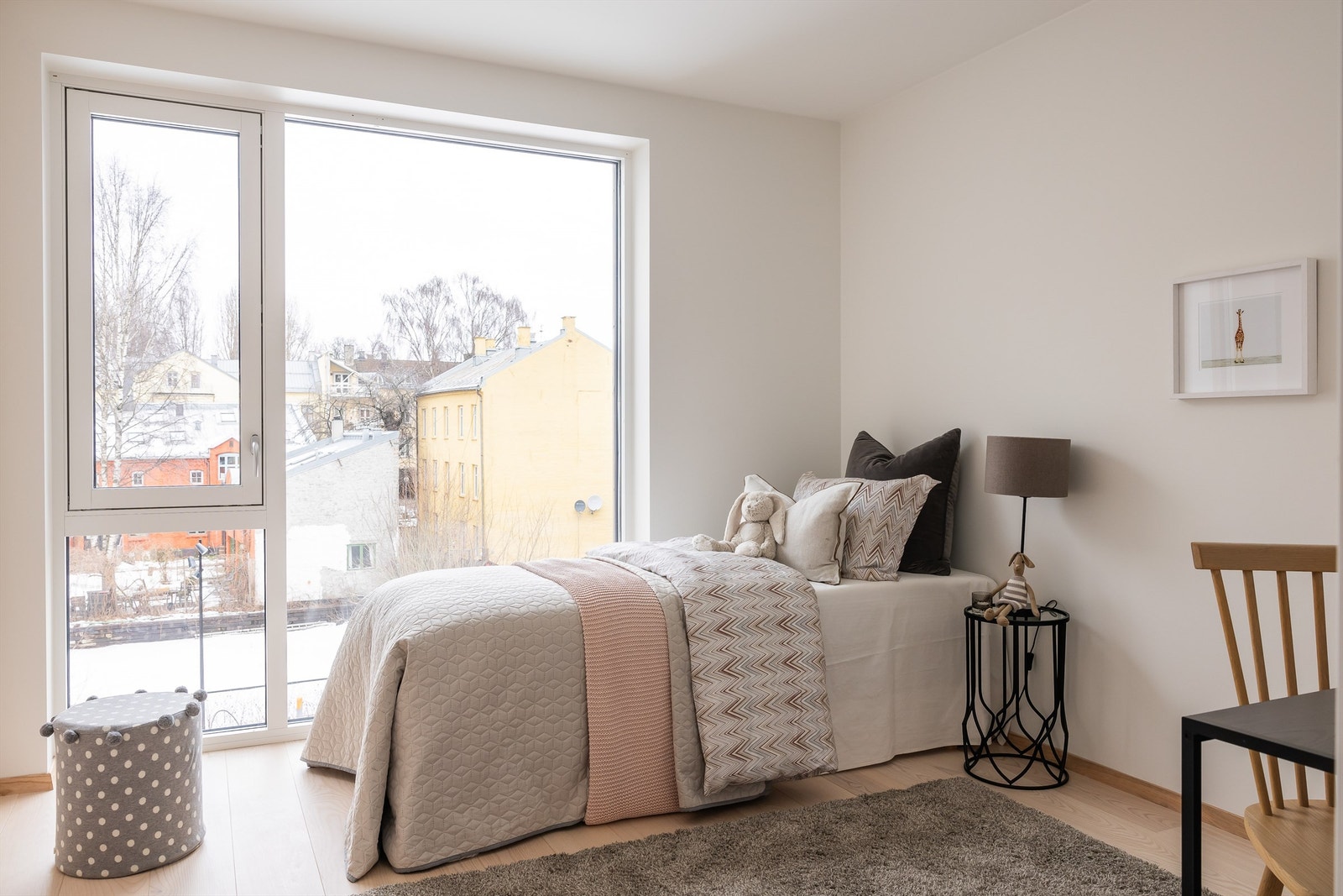 Soverom 3 ligger ved sov 2 og passer fint som gjestrom/kontor. Vender mot indre gårdsrom. Galleribilde