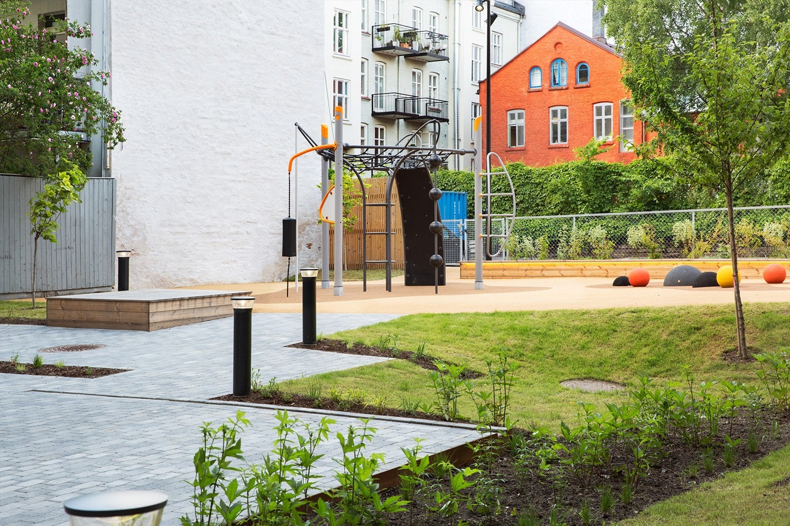 Bakgårdsbilde. Galleribilde