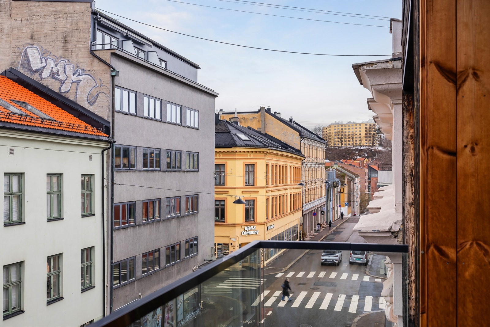 Fra stuen har man adkomst til sørvendt balkong på ca. 4 kvm. Galleribilde