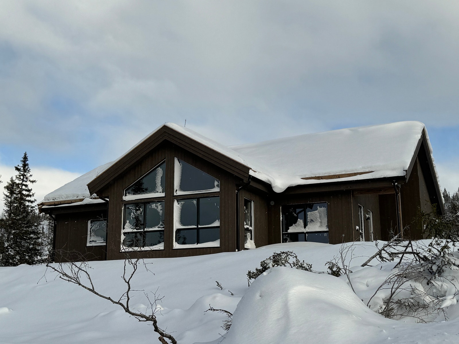 Vinterbilde av hytta Galleribilde